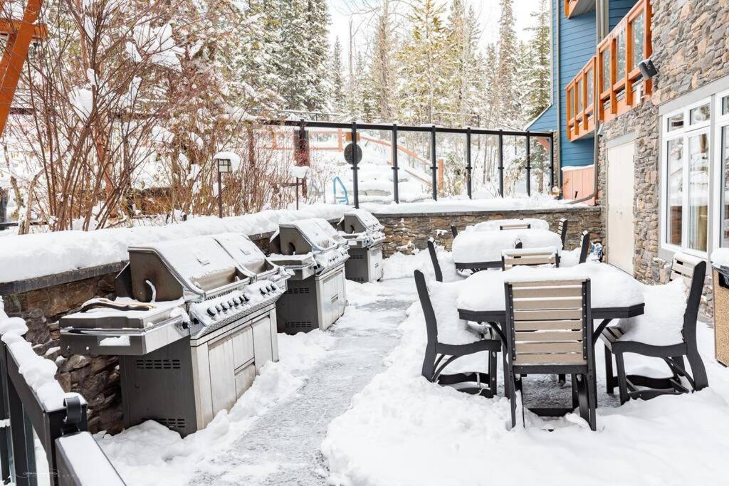Villa Sun Drenched Escape Canmore Exterior foto